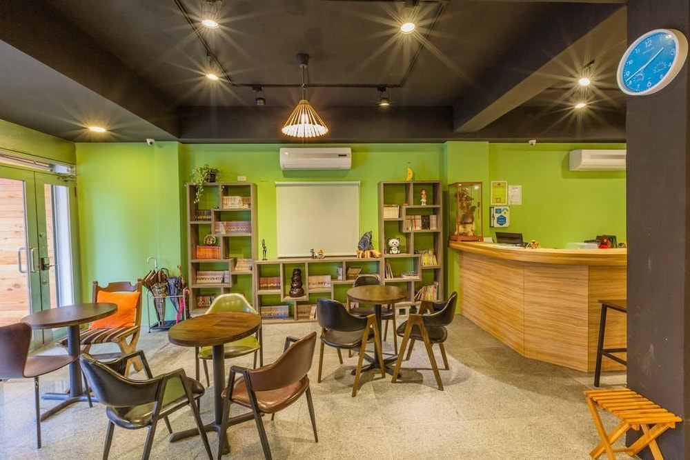 GoldenHouse Hostel