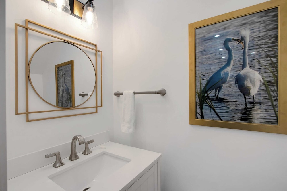 Shem Creek Retreat by Avantstay 10 Mins to Downtown Charleston Yard + Patio
