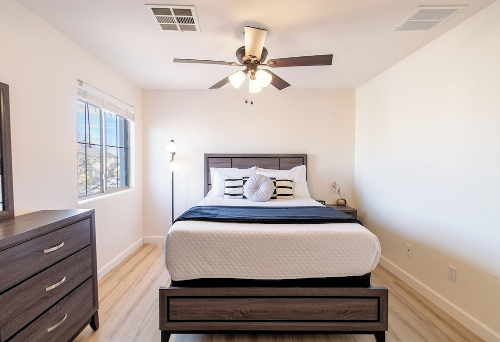 Casa Desert Willow 5BR Home & Pool