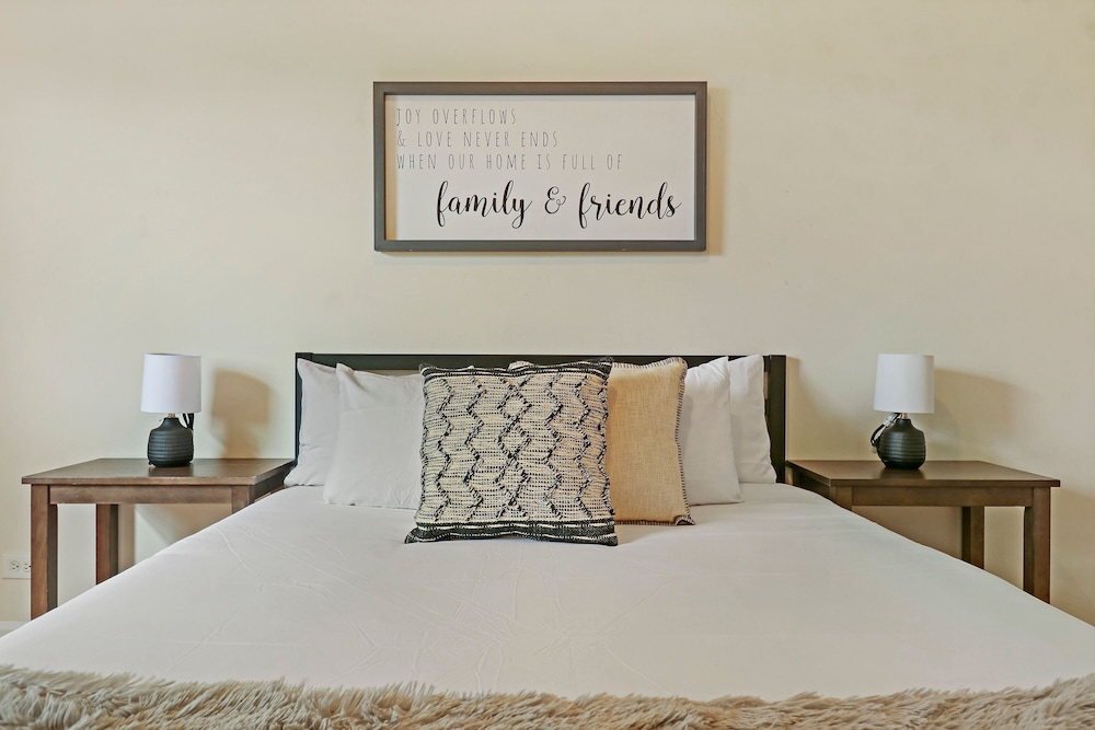 Chic 2BR Near Irving Park - Cullom D3