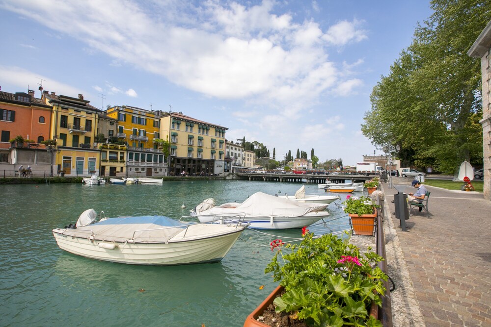 Peschiera 500m From Train Station & Lake view 3