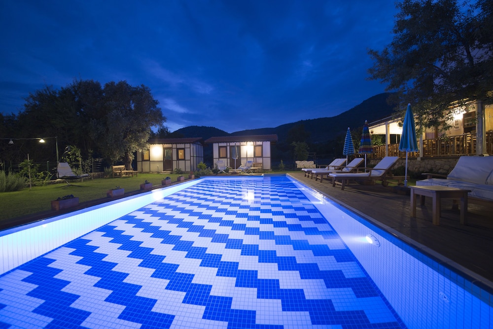 Bal Badem Bungalov