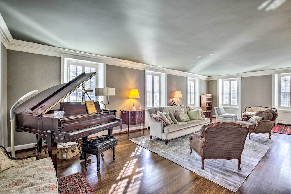 Spacious Estate w/ Courtyard: 2 Miles to Downtown!
