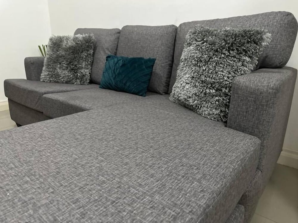 Modern 1BR Condo in Kingston