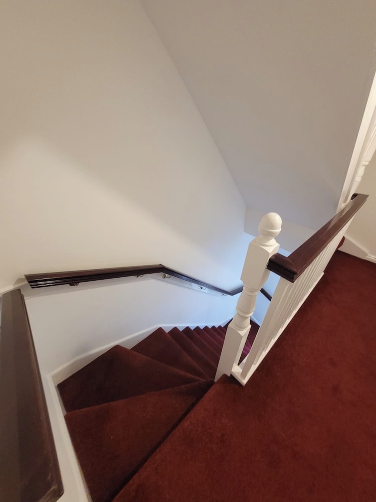 Darlington 3 bed House Near Train Station