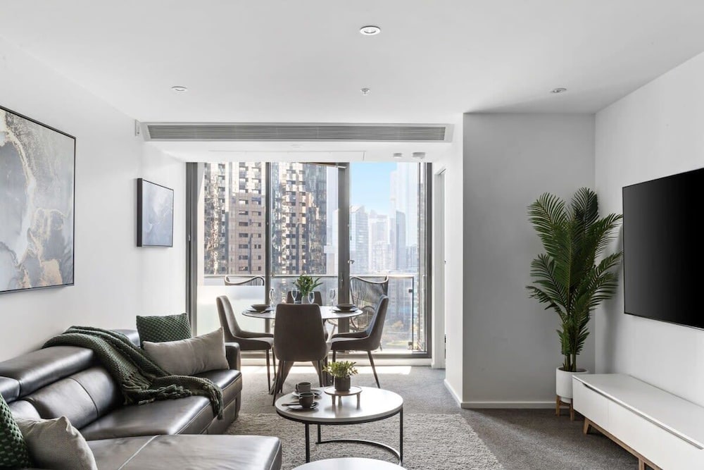 A Modern 2BR Apt With City Views, Free Parking