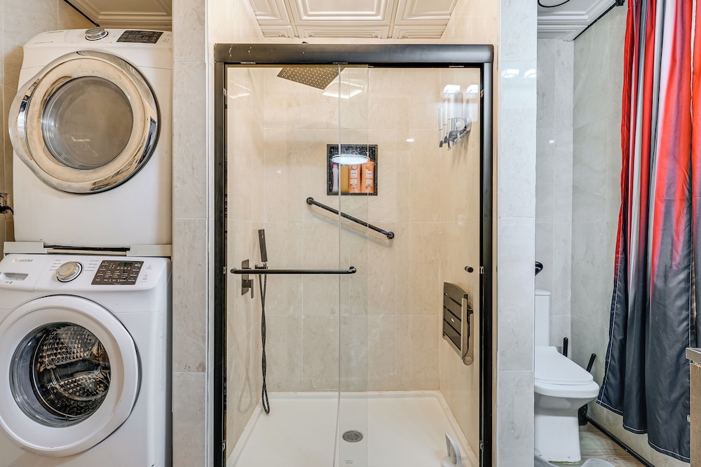5 Mi to Town: Pet-friendly Retreat in Marietta!