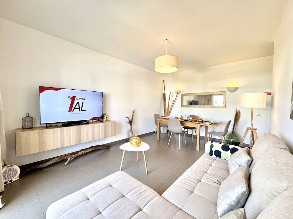 P RA SEA View With Pool by Homing
