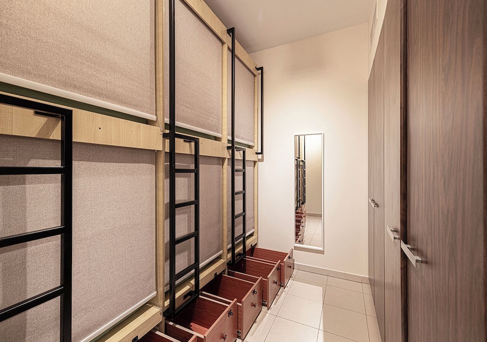 Next'House - Business Boulevard Hostel
