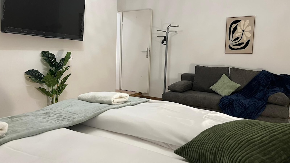 Cozy Room With Balcony Near Rennweg