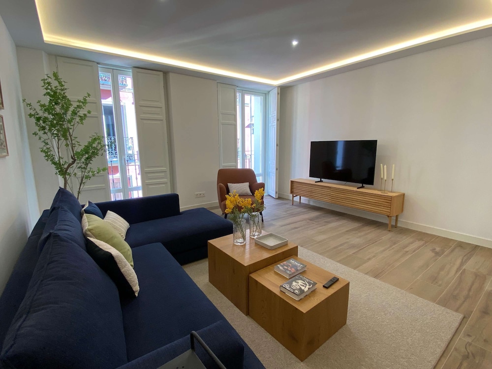 w Amazing 2BR With Terrace in Chueca