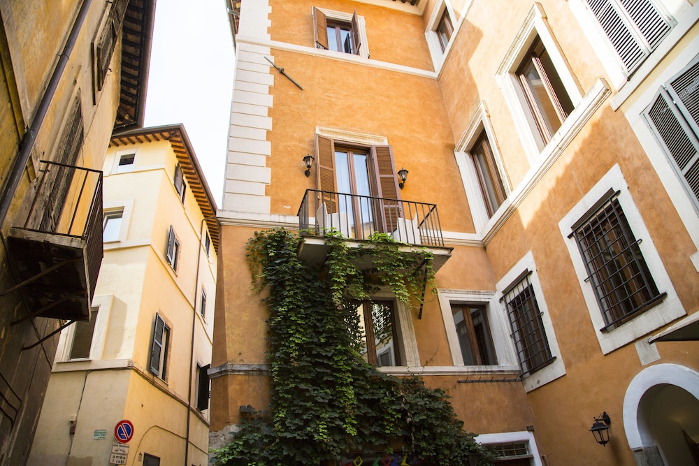 Do-Do Navona Suites