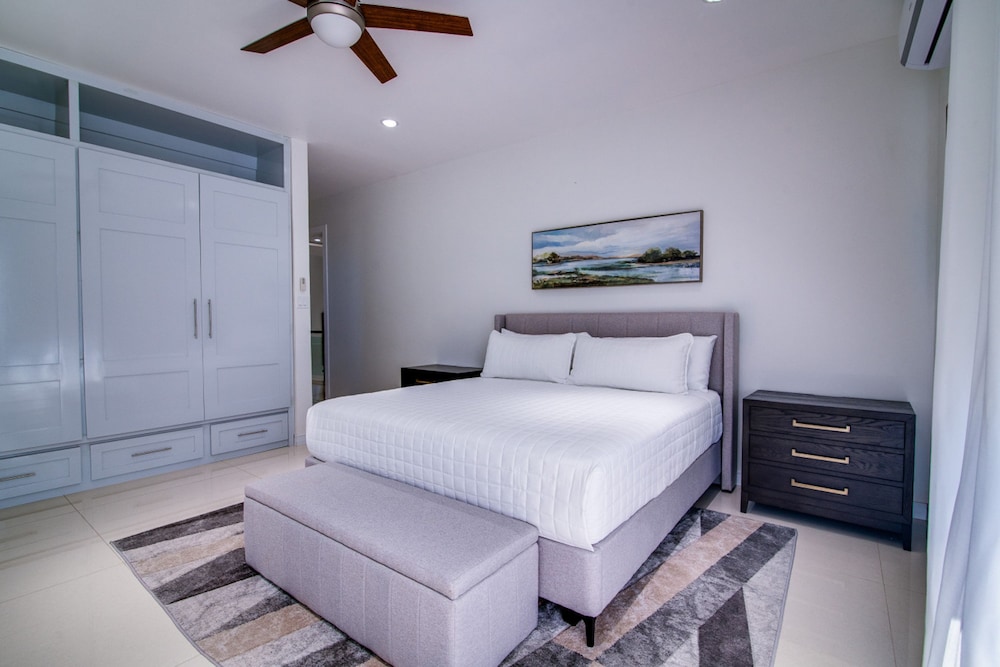 Luxury Oceanfront Villa Fully Staffed Pool Jacuzzi Movie Theatre