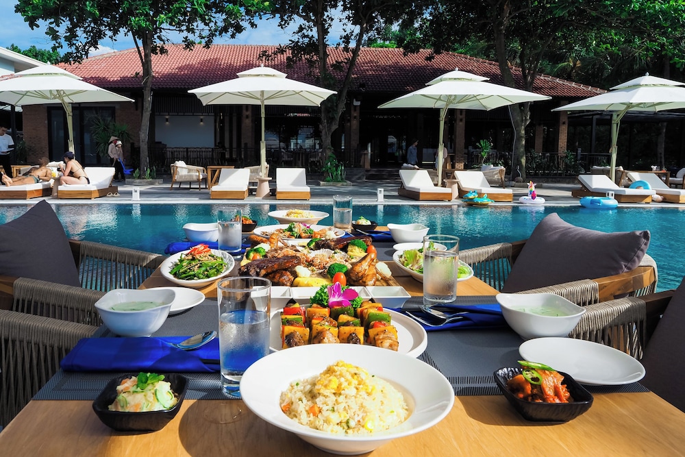 Bounce Beach Hotel & Tien Sa Resort