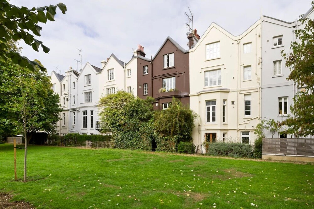 Stylish 5 Bed House in St John s Wood Maida Vale