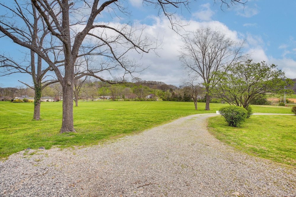 4 Mi to Dtwn: Goodlettsville Getaway w/ Yard