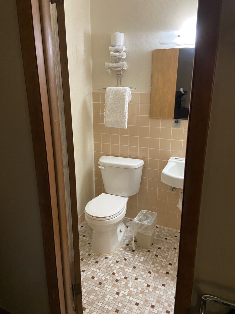 Colonial Inn Dyersville
