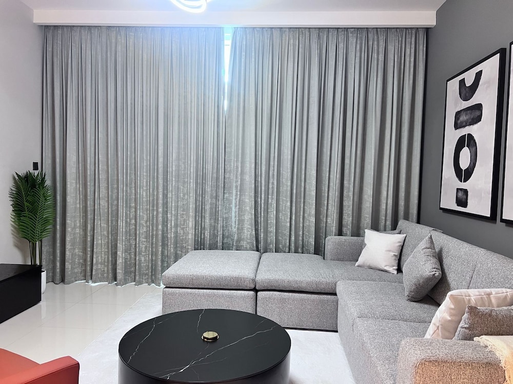 2 Bedroom Flat Beachfront Palm Jumeirah