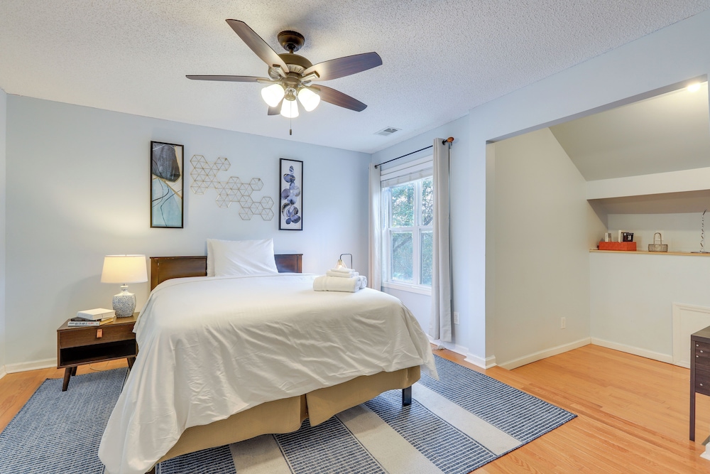 Spacious Stockbridge Manor: Pool Table, 2 Kitchens