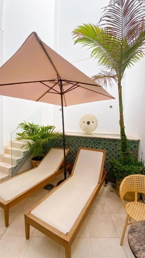 Honest Sevilla Hotel 37