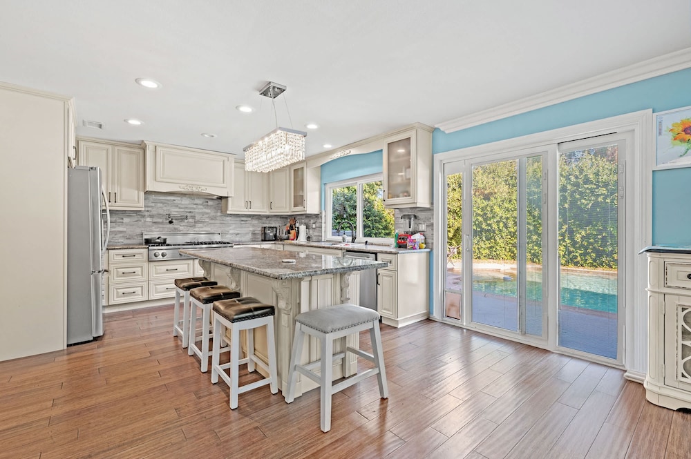 Spacious 4BR Family Retreat w Private Pool