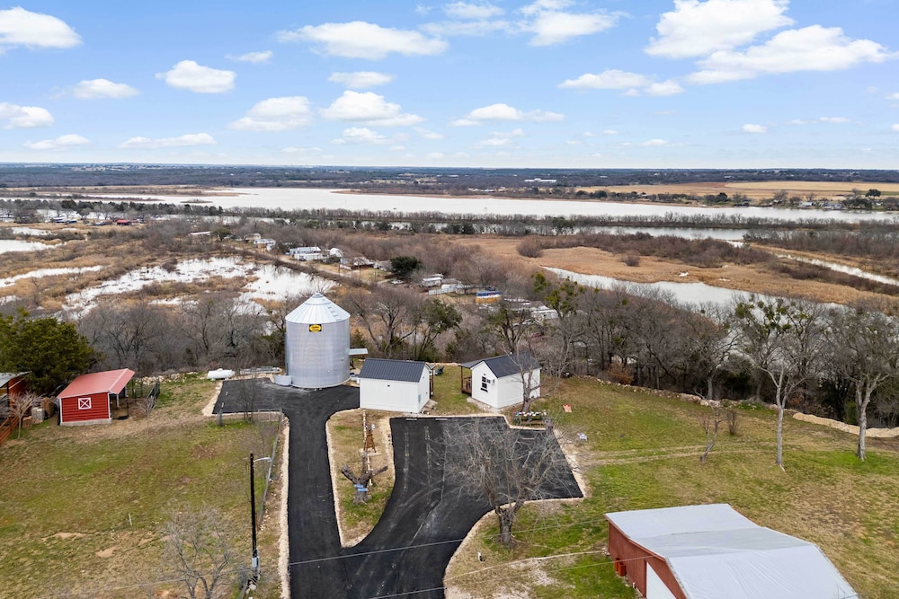 Rural Retreat w/ Water View! 9 Mi to Dtwn Granbury