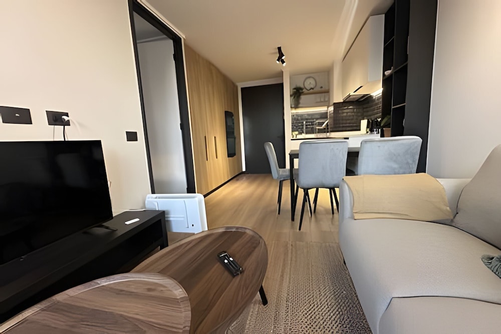 Oceana Suites San Eugenio