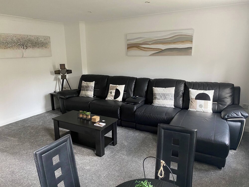 Charming 3-bedroom Norwich Retreat With Garden & Private Parking
