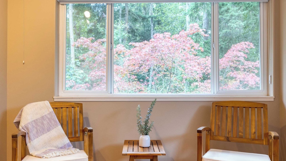 Stylish Forest Getaway on Whidbey Island Near Beaches, Wineries & Trails Cedarview Retreat by Avantstay