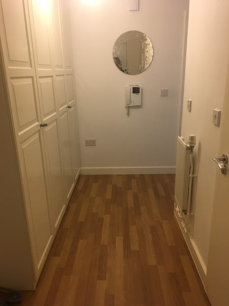 Bright & Modern 1 Bedroom Flat in Shepherds Bush