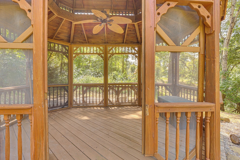 Charming Couples Cabin on 40 Acres in Zanesville