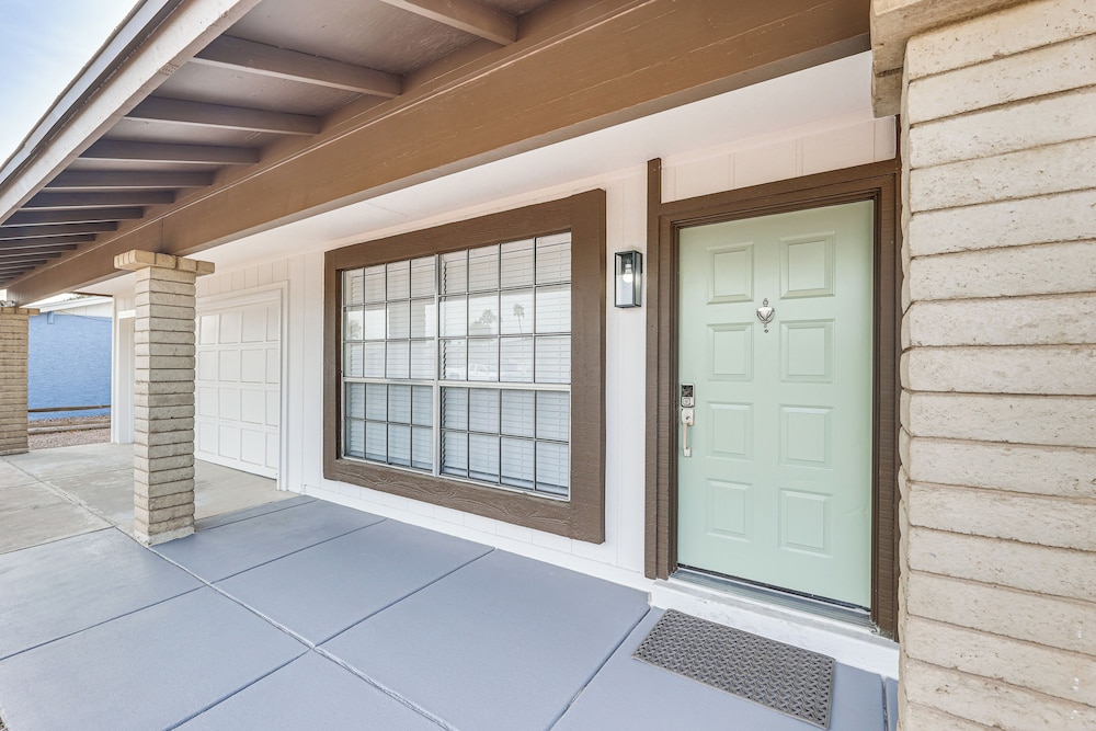 Patio Seating & Fire Pit: Family Home in Chandler!