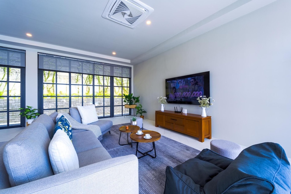 Luxury Large 3 Bedroom Pool Villa (KH-C5)