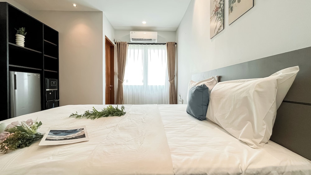 Neutral Cozy Stay Studio Apartment At Margonda Residence 1