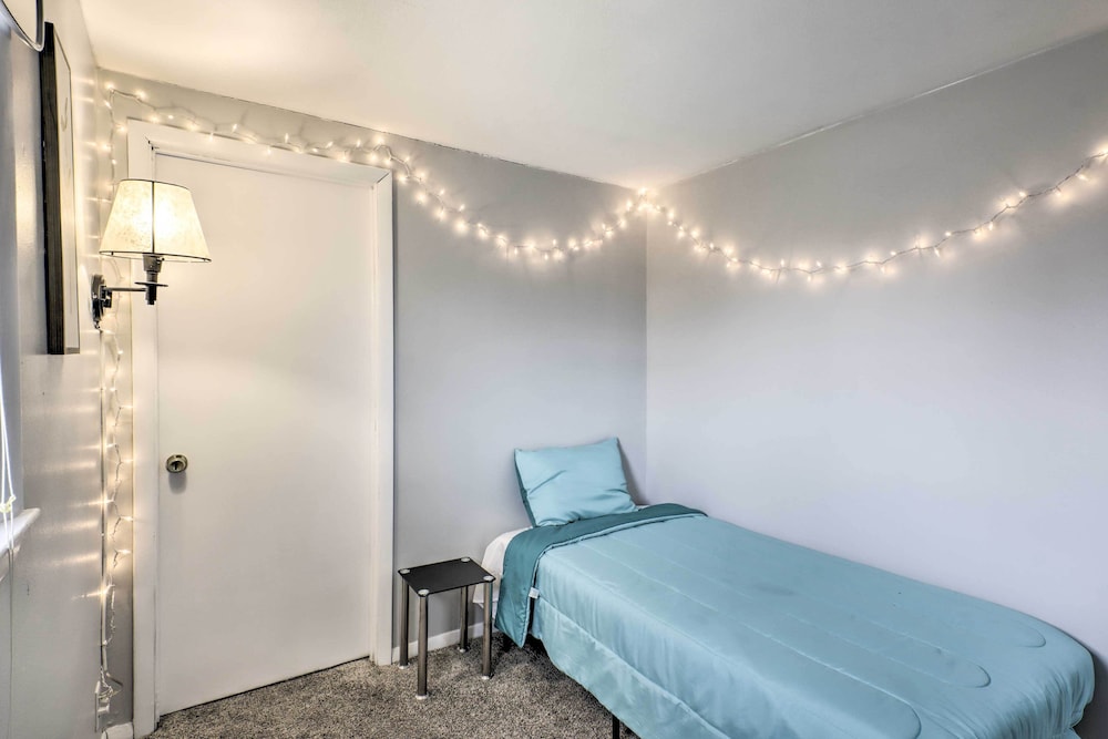 Cozy Milwaukee Home: 3 Mi to Whitefish Bay! view 3
