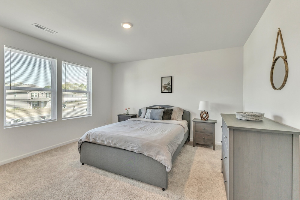 5br Pet Friendly Retreat With Garage Parking 5 Bedroom Home