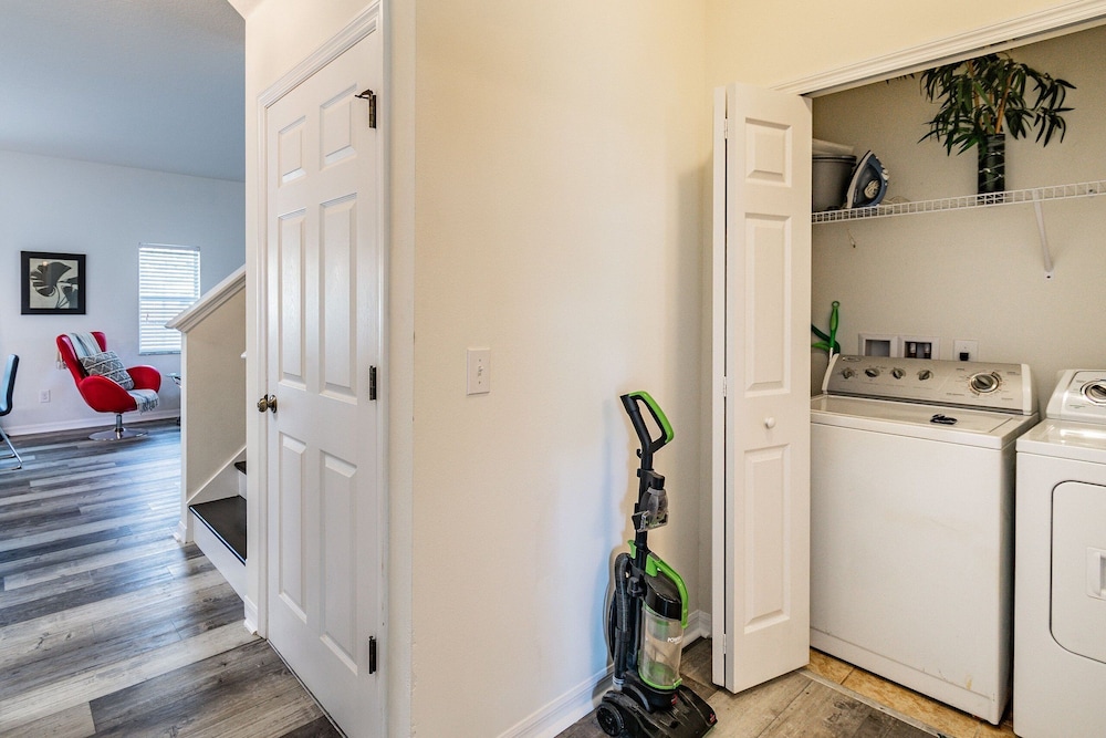 4BR Townhome w/ Pool in Bella Vida Resort