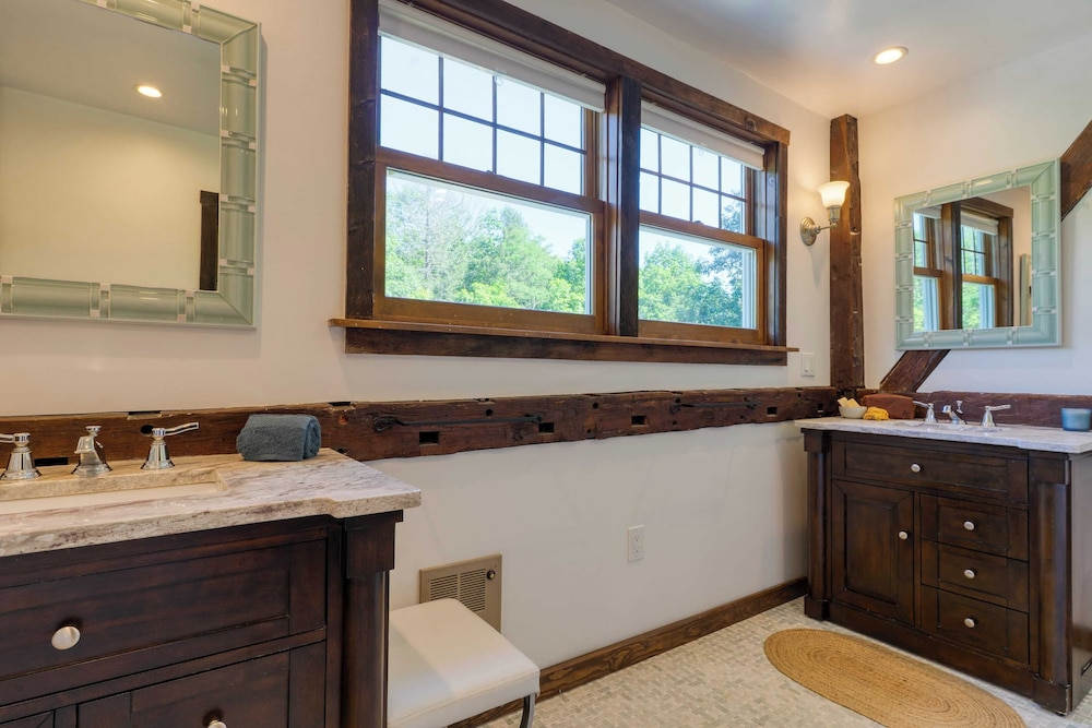 Historic Barn Retreat w/ Pool & Pond Views Longview Pond Lodge by Avantstay