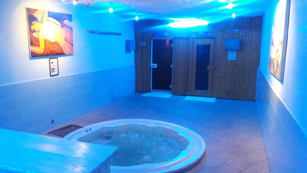 Best Western Jangwani Sea Breeze Hotel