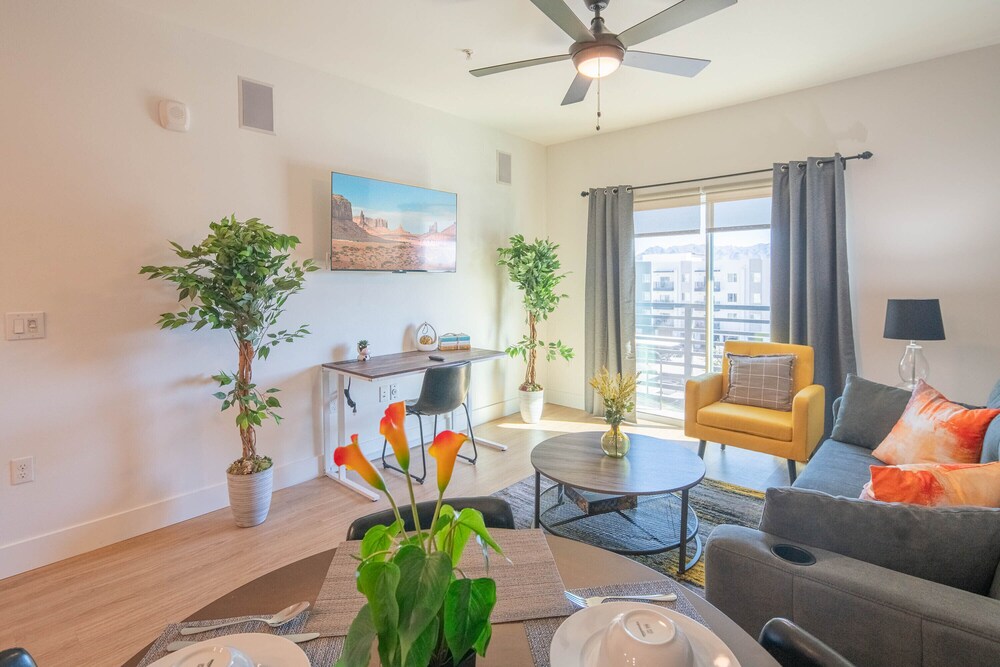 Shopping & Dining District-Resort Pool-Views-King Bed 439 view 5