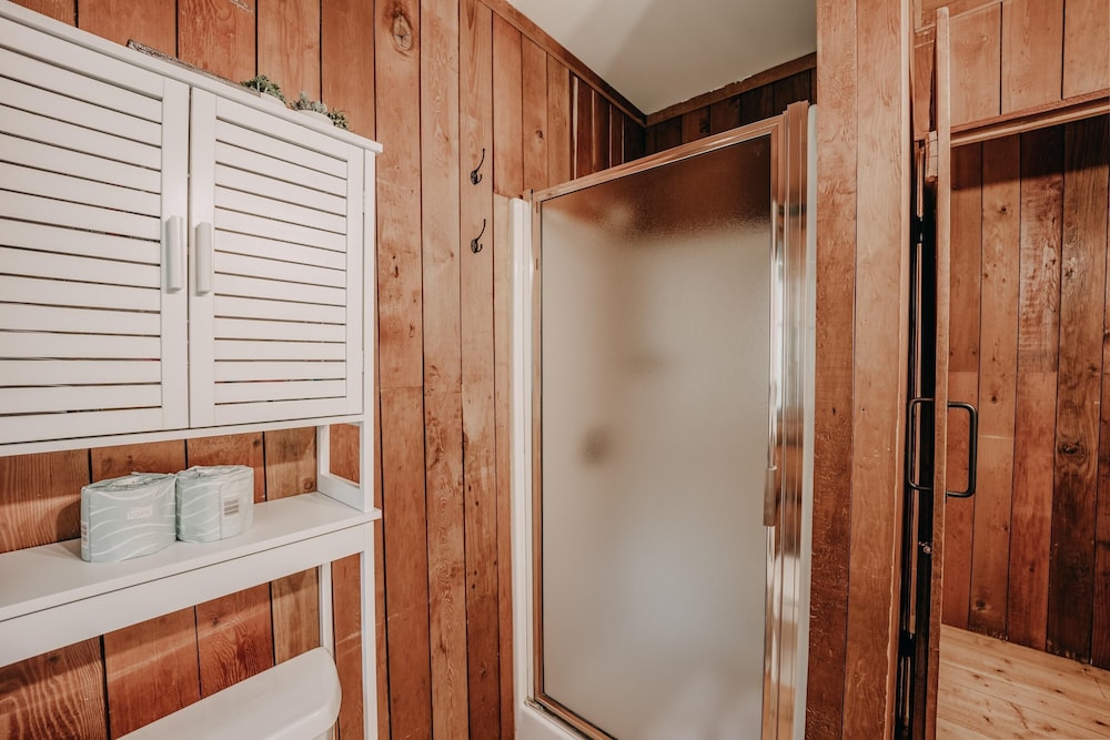 76gs - Genuine Log Cabin - Wifi - Pets Ok - Sleeps 4