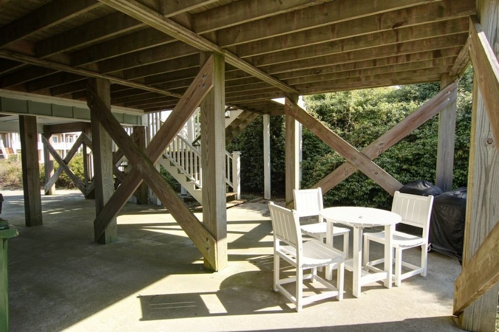 Dune Escape 5 Bedroom Home by RedAwning