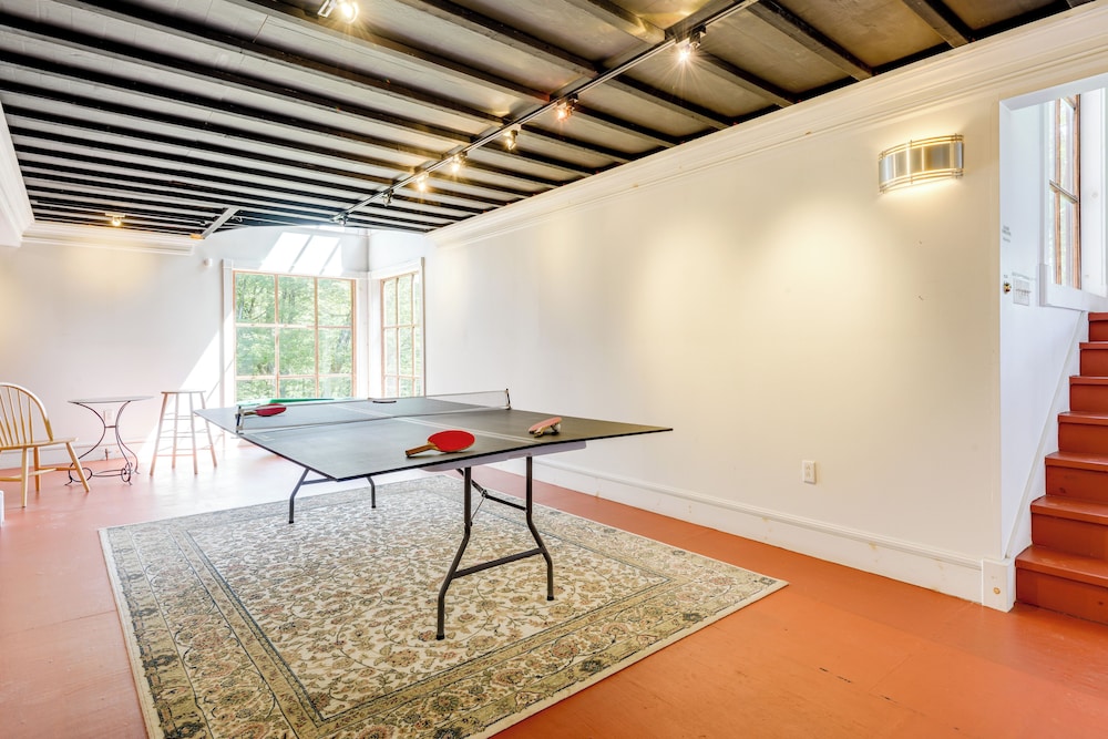 10 Mi to Mt Snow! Grand Estate Built to Entertain