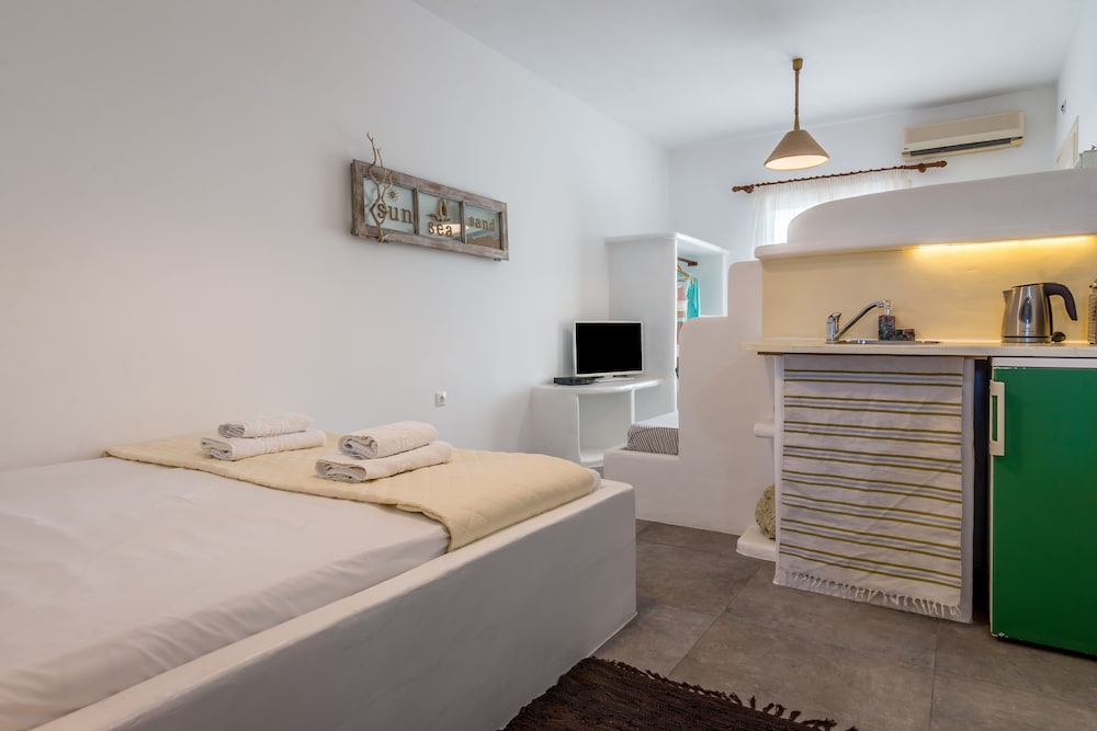 Faros Apartments