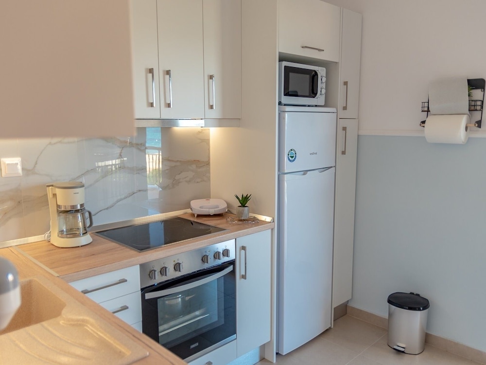 Dimi Seafront Partment by Rentals Pro photo 5