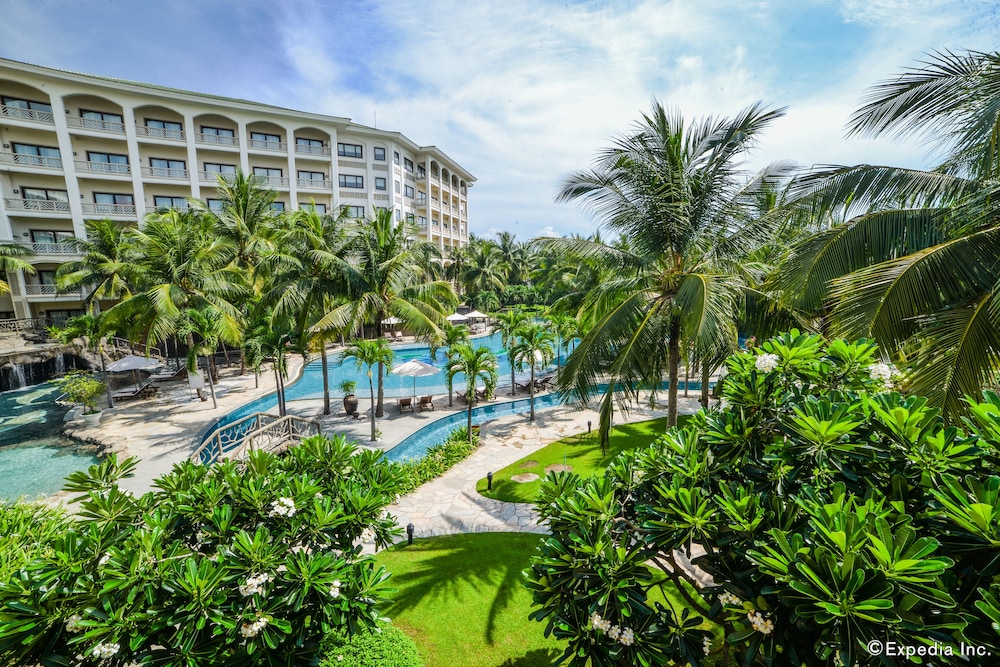 Olalani Resort and Condotel