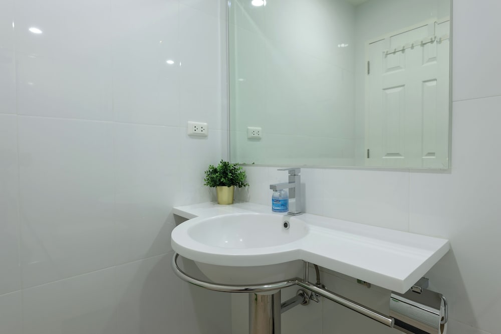 1702 - 2 Bdr Condo With Seaview Boathouse Hua Hin
