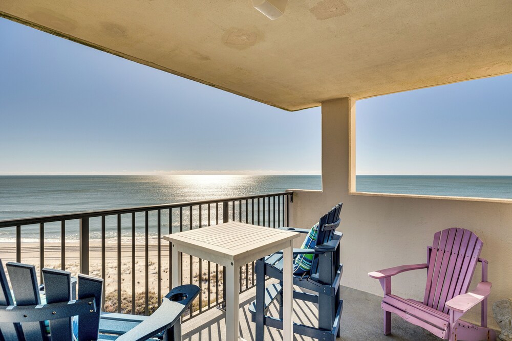 Walk to Beach: Emerald Isle Condo w/ Ocean View!
