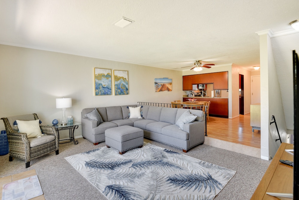 Florida Getaway - Balconies, Grill & Near Beaches!
