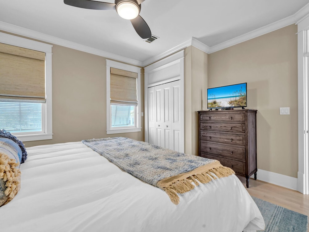 4BR Beachfront Home With Hot tub & Private Beach Access!